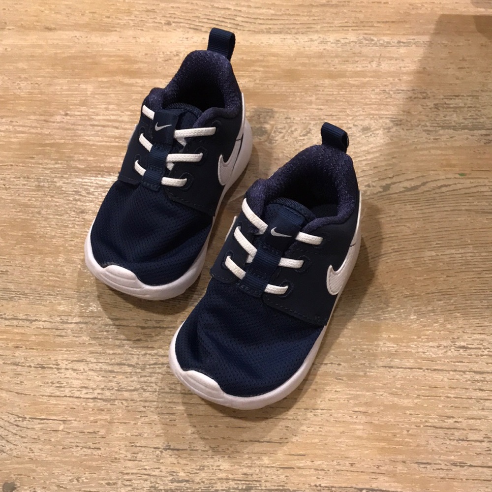 Nike toddler shoes blue size 5